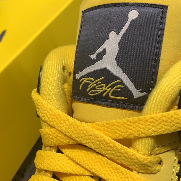 AIR JORDAN 4 LIGHTING ⚡️⚡️ - Picture 3 of 9